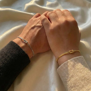 Forever Knot Armband – Ein bedeutungsvolles Geschenk für Paare, beste Freunde und die Familie