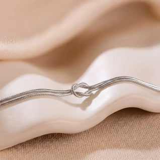 Forever Knot Armband – Ein bedeutungsvolles Geschenk für Paare, beste Freunde und die Familie